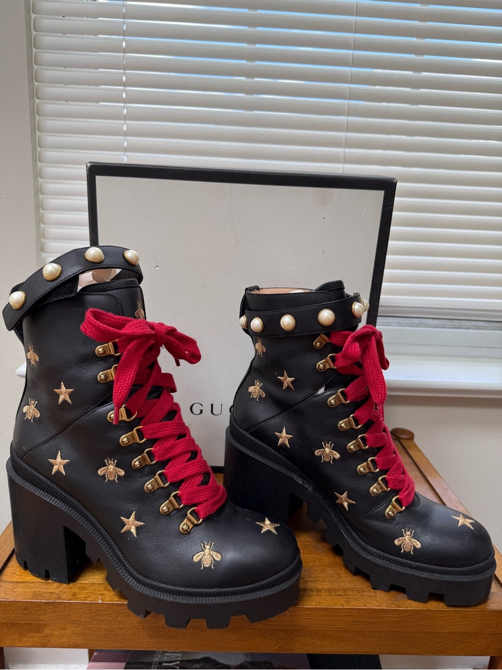 Authentic Gucci chunky hiking Rare Bee HTF - Picture 2 of 7